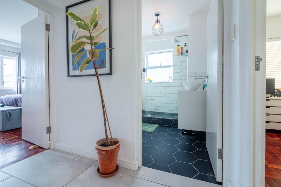 2 Bedroom Property for Sale in Sea Point Western Cape